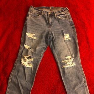 Curvy boyfriend jeans ripped